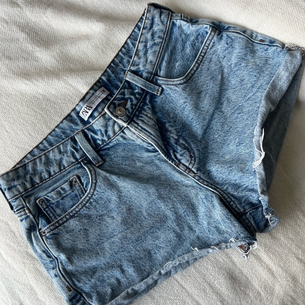 SOLD ❌ Zara Women's Blue Denim Shorts